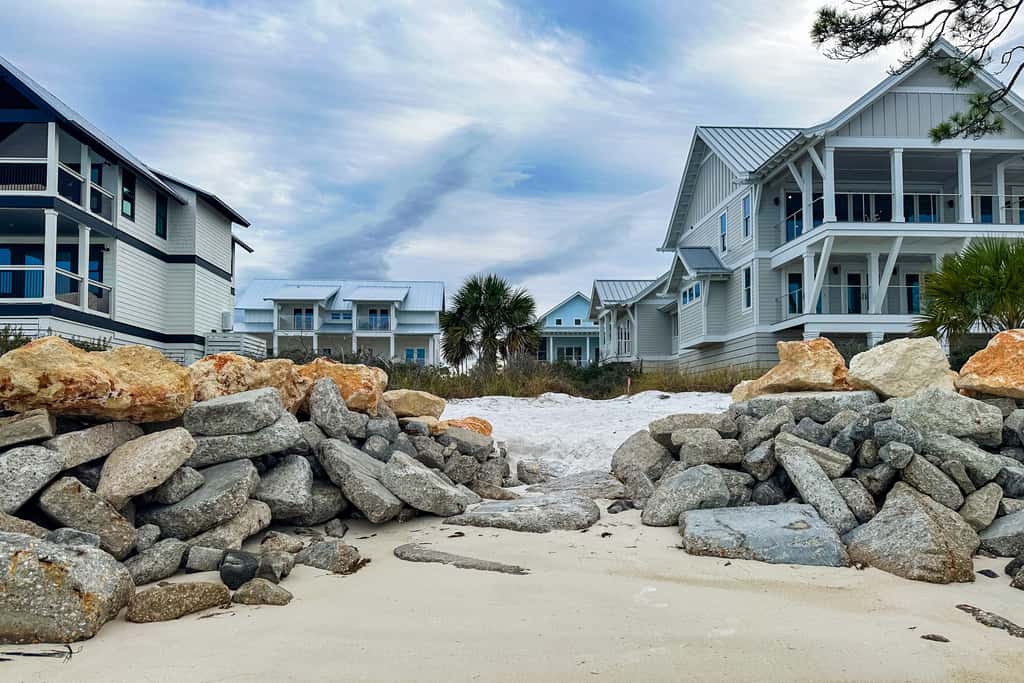Gulf-front home with infinity pool, AC, kayaks, & paddleboard - close to beach