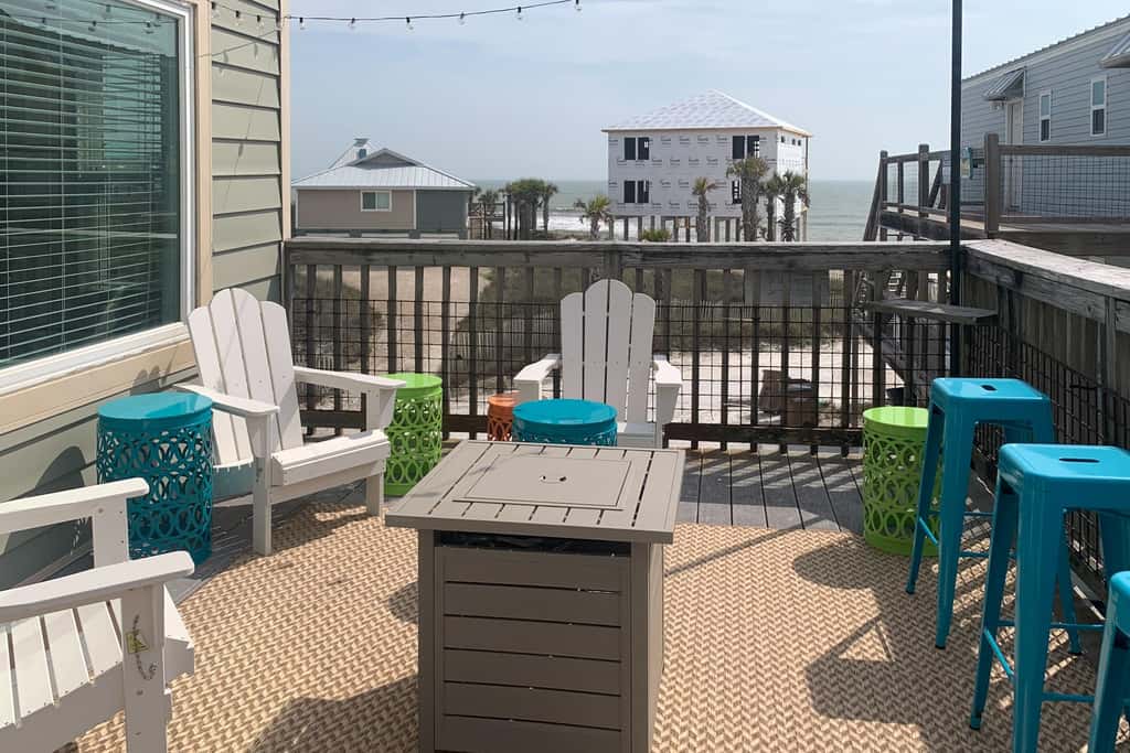 Cozy Gulf-View Beach House with Foosball, Patio, AC & washer&dryer - Pets Welcome