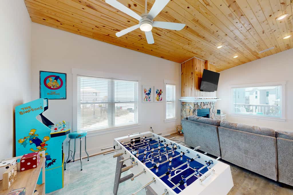 Cozy Gulf-View Beach House with Foosball, Patio, AC & washer&dryer - Pets Welcome