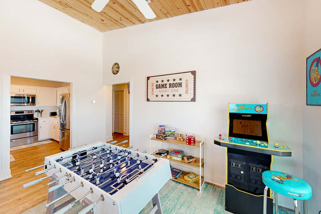 Cozy Gulf-View Beach House with Foosball, Patio, AC & washer&dryer - Pets Welcome