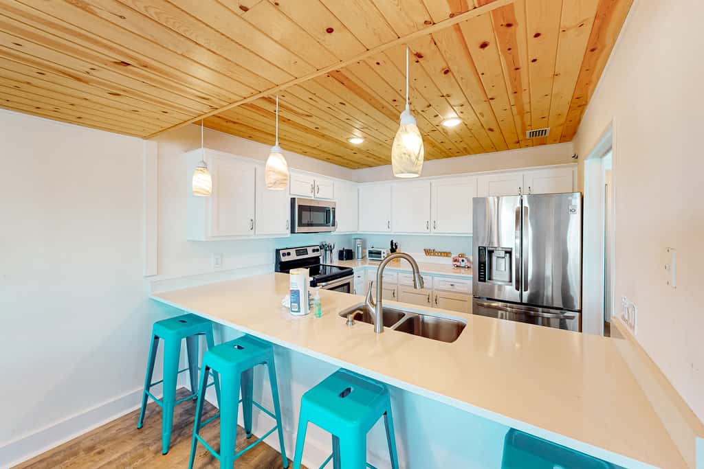 Cozy Gulf-View Beach House with Foosball, Patio, AC & washer&dryer - Pets Welcome