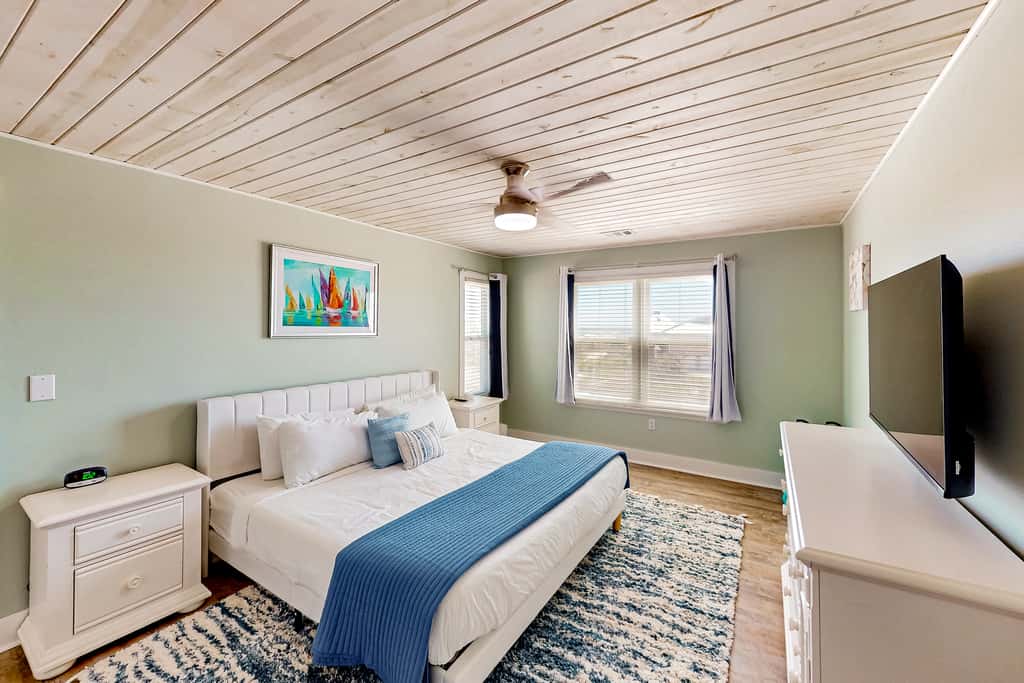 Cozy Gulf-View Beach House with Foosball, Patio, AC & washer&dryer - Pets Welcome