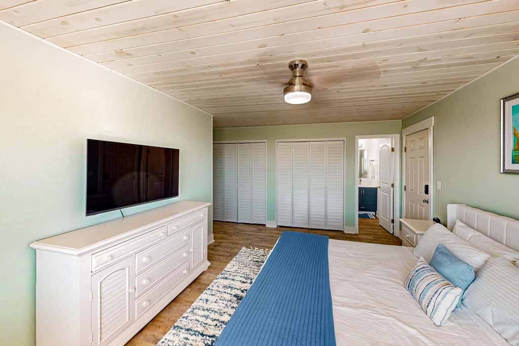 Cozy Gulf-View Beach House with Foosball, Patio, AC & washer&dryer - Pets Welcome