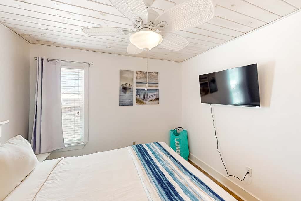 Cozy Gulf-View Beach House with Foosball, Patio, AC & washer&dryer - Pets Welcome