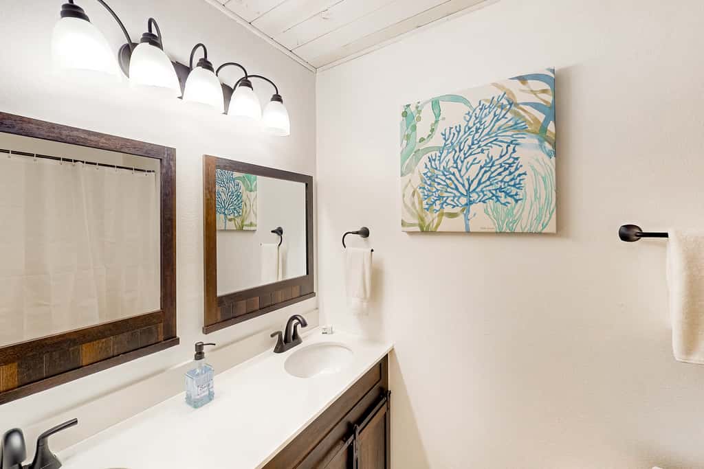 Cozy Gulf-View Beach House with Foosball, Patio, AC & washer&dryer - Pets Welcome