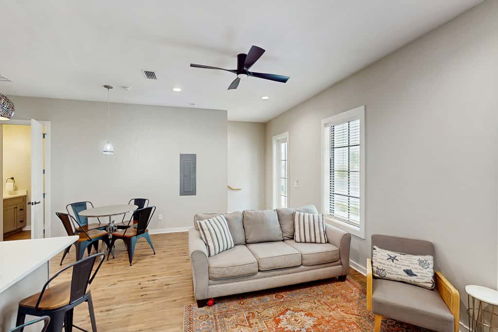 Dog-friendly bay view duplex with full kitchen, washer&dryer, & central AC