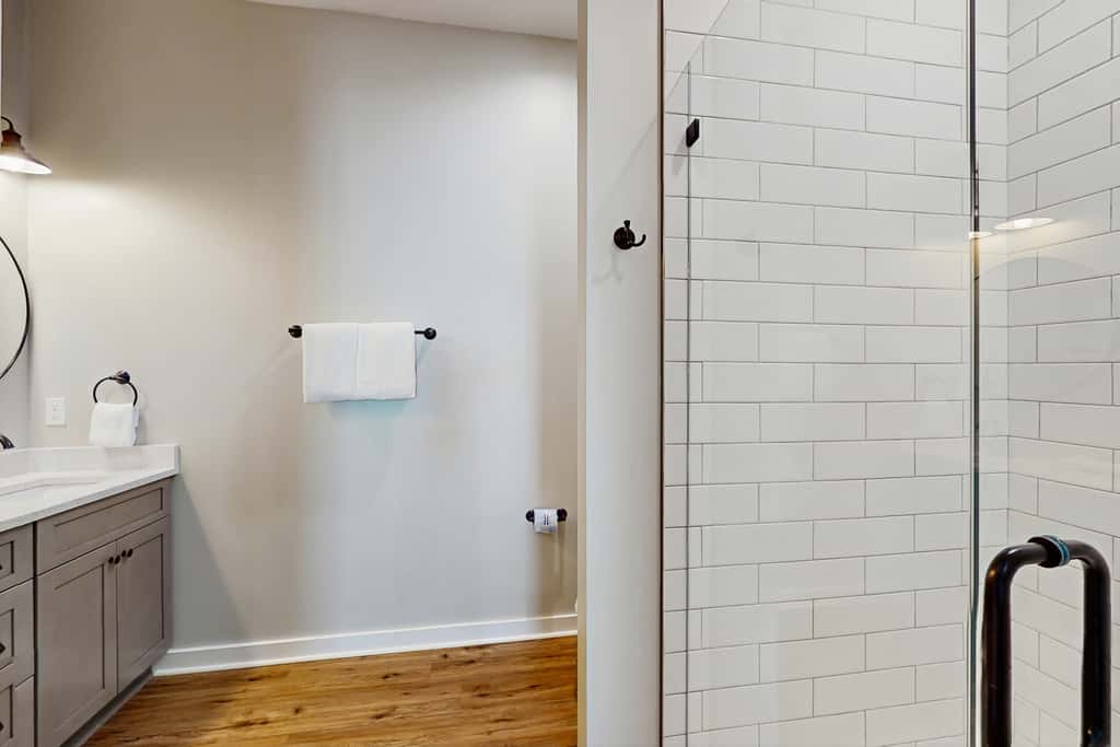 Dog-friendly bay view duplex with full kitchen, washer&dryer, & central AC