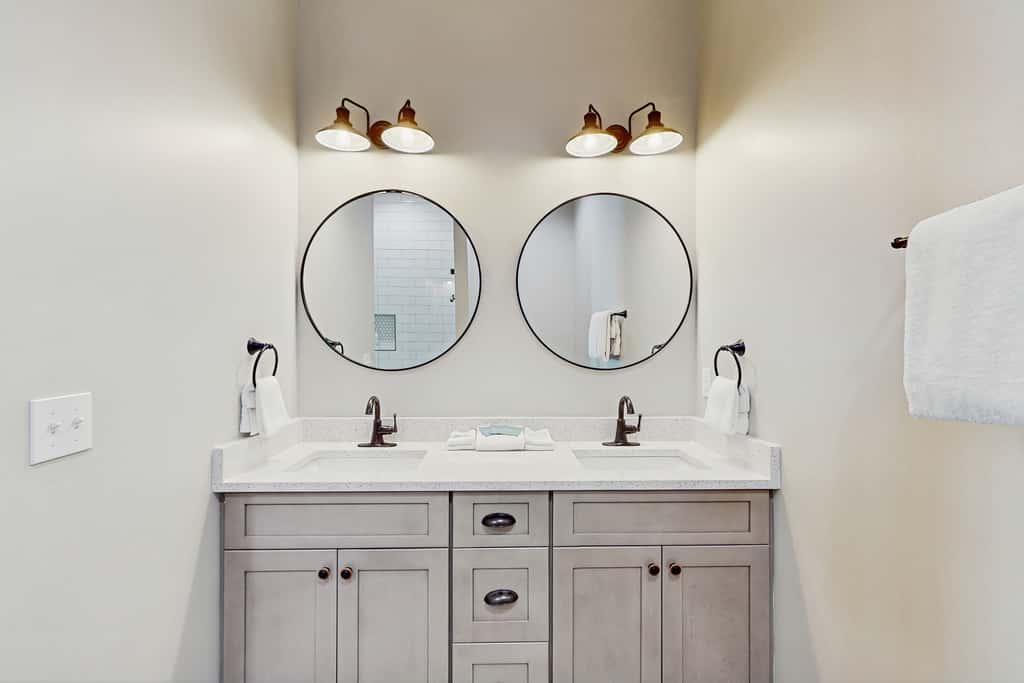 Dog-friendly bay view duplex with full kitchen, washer&dryer, & central AC