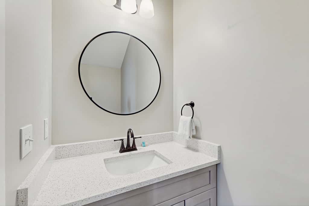 Dog-friendly bay view duplex with full kitchen, washer&dryer, & central AC