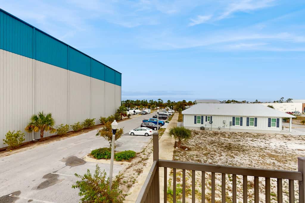 Dog-friendly bay view duplex with full kitchen, washer&dryer, & central AC
