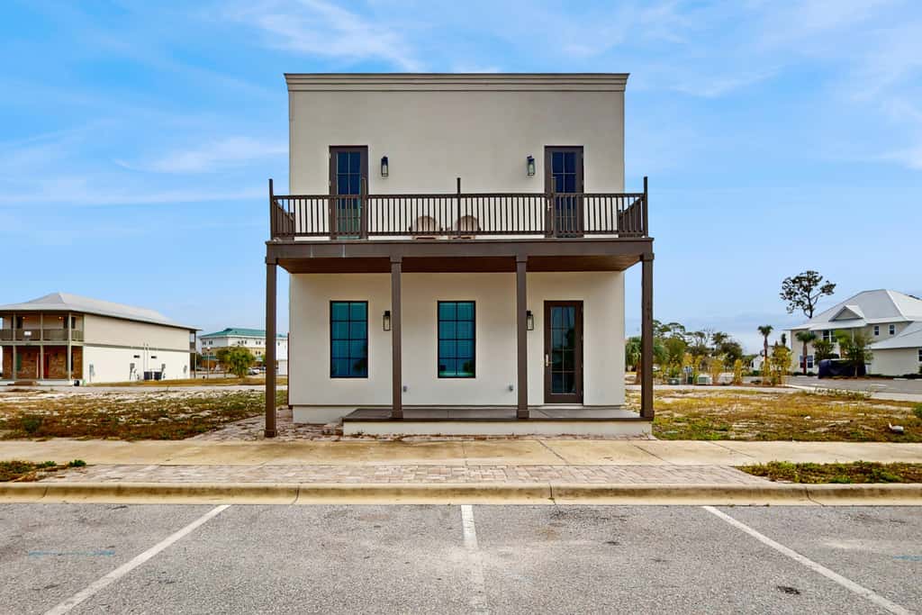 Dog-friendly bay view duplex with full kitchen, washer&dryer, & central AC