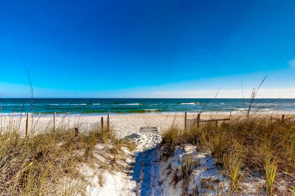 Snowbird-friendly beachfront home with a pool, tennis, washer&dryer, fireplace