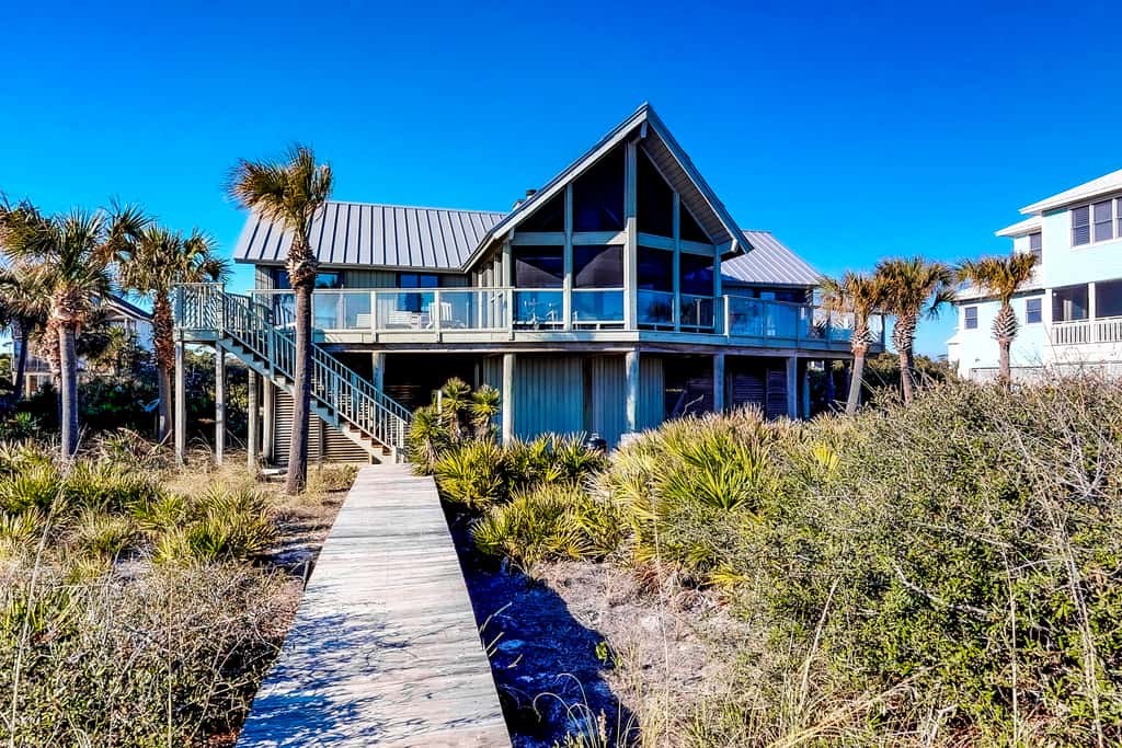 Snowbird-friendly beachfront home with a pool, tennis, washer&dryer, fireplace