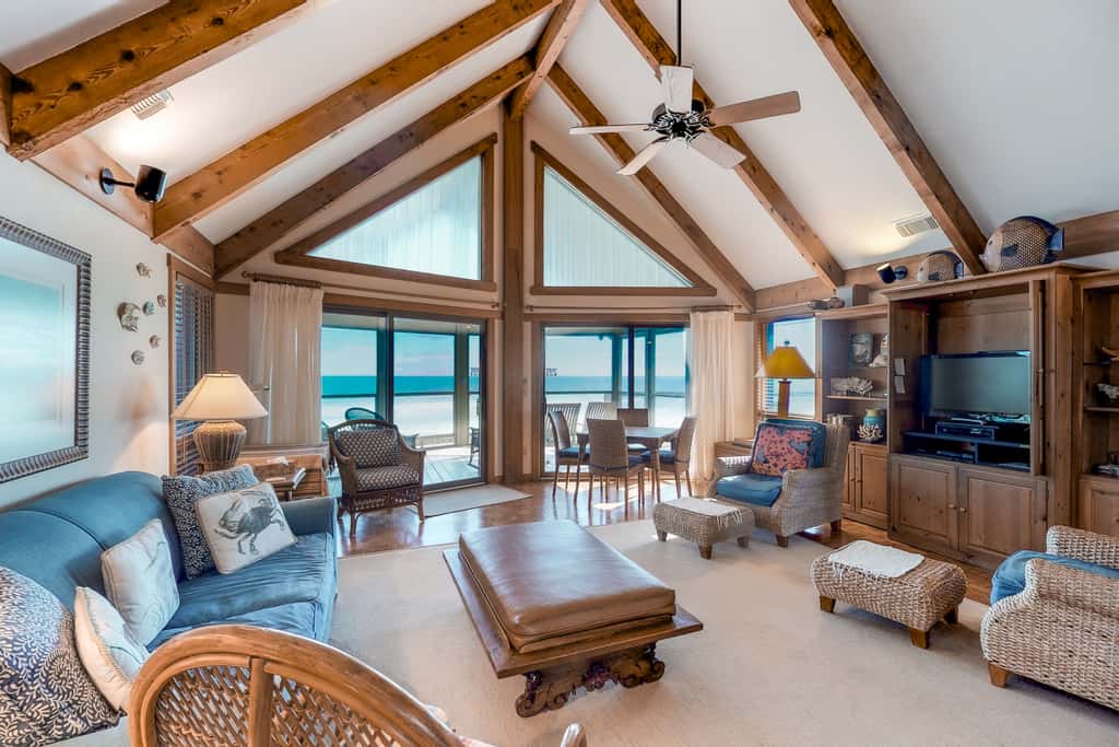 Snowbird-friendly beachfront home with a pool, tennis, washer&dryer, fireplace