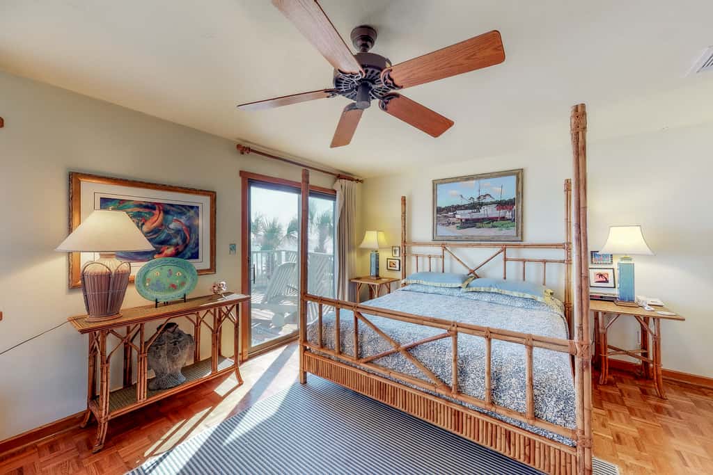 Snowbird-friendly beachfront home with a pool, tennis, washer&dryer, fireplace