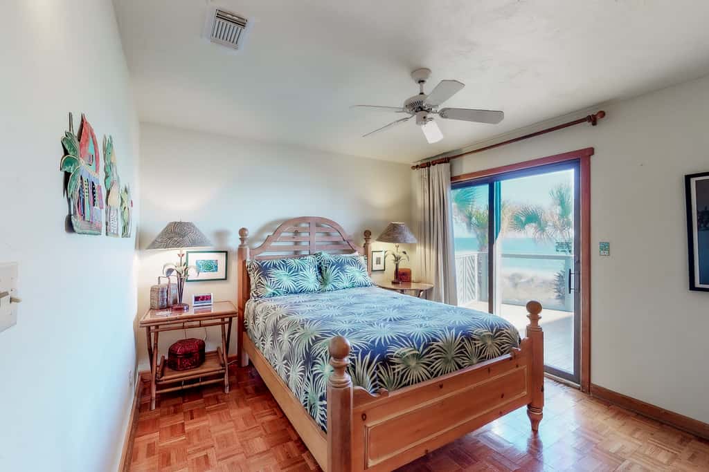 Snowbird-friendly beachfront home with a pool, tennis, washer&dryer, fireplace