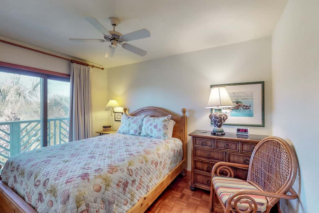 Snowbird-friendly beachfront home with a pool, tennis, washer&dryer, fireplace