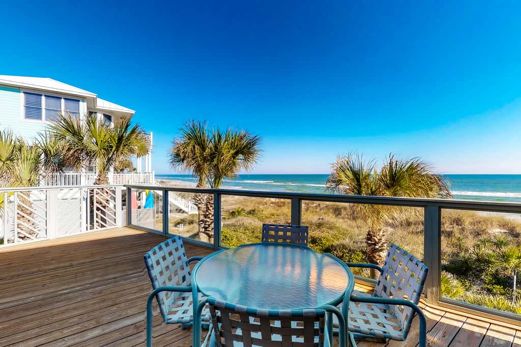 Snowbird-friendly beachfront home with a pool, tennis, washer&dryer, fireplace