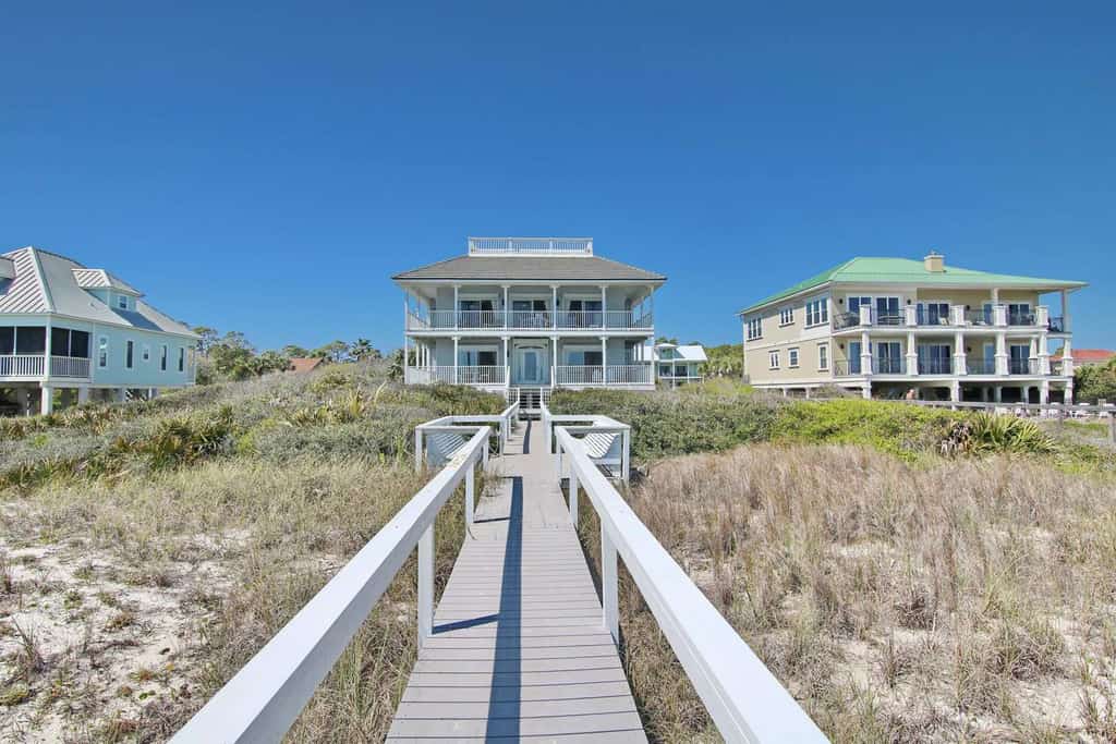 Dog-friendly beachfront gem - community pool, tennis, washer&dryer, central AC