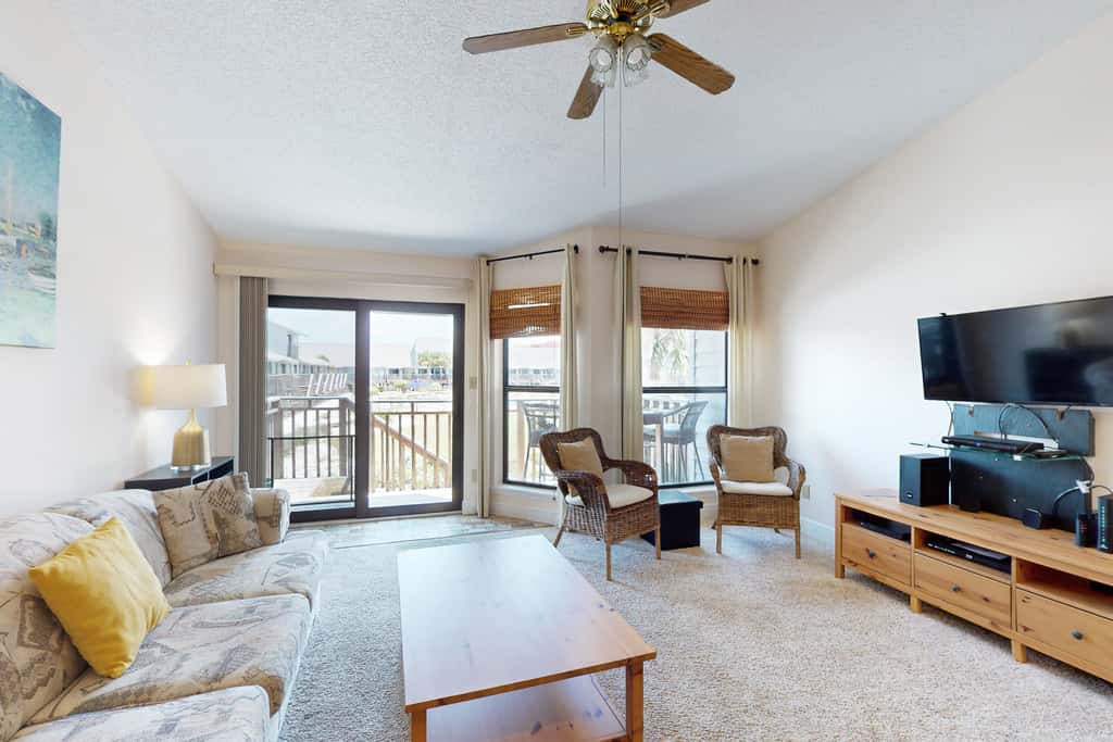 Comfortable townhome steps from beach with pool access, balcony, & WD