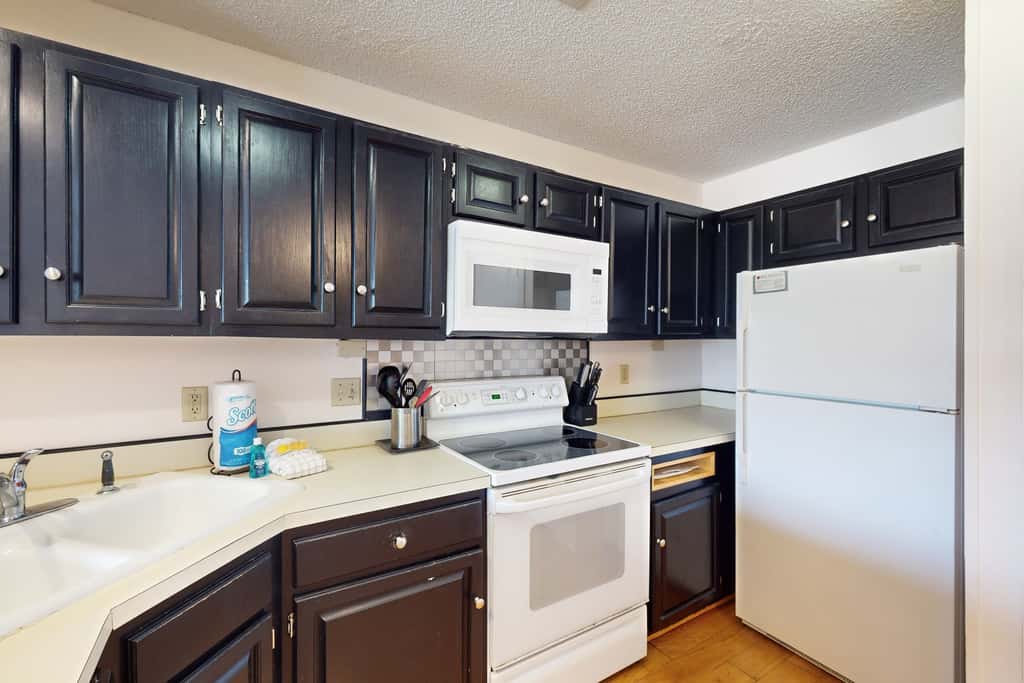 Comfortable townhome steps from beach with pool access, balcony, & WD