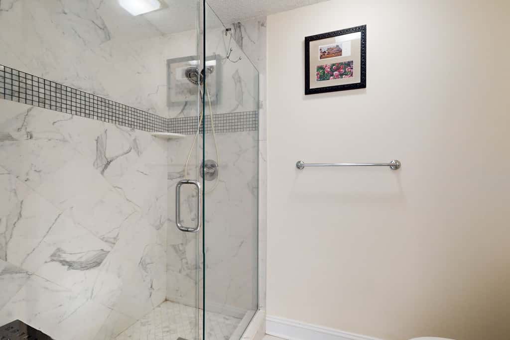Comfortable townhome steps from beach with pool access, balcony, & WD