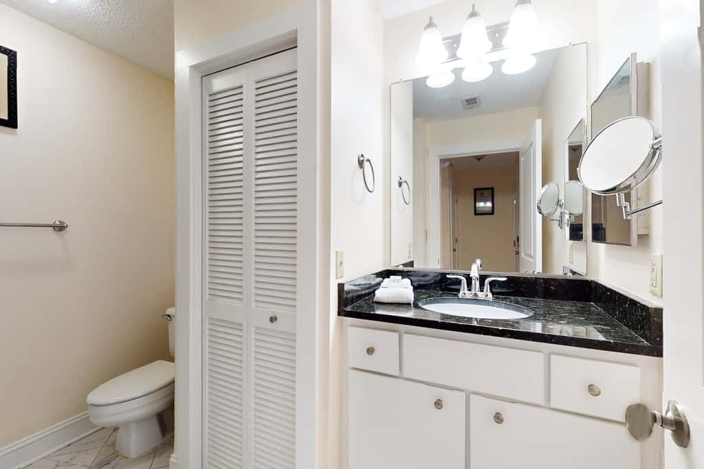 Comfortable townhome steps from beach with pool access, balcony, & WD