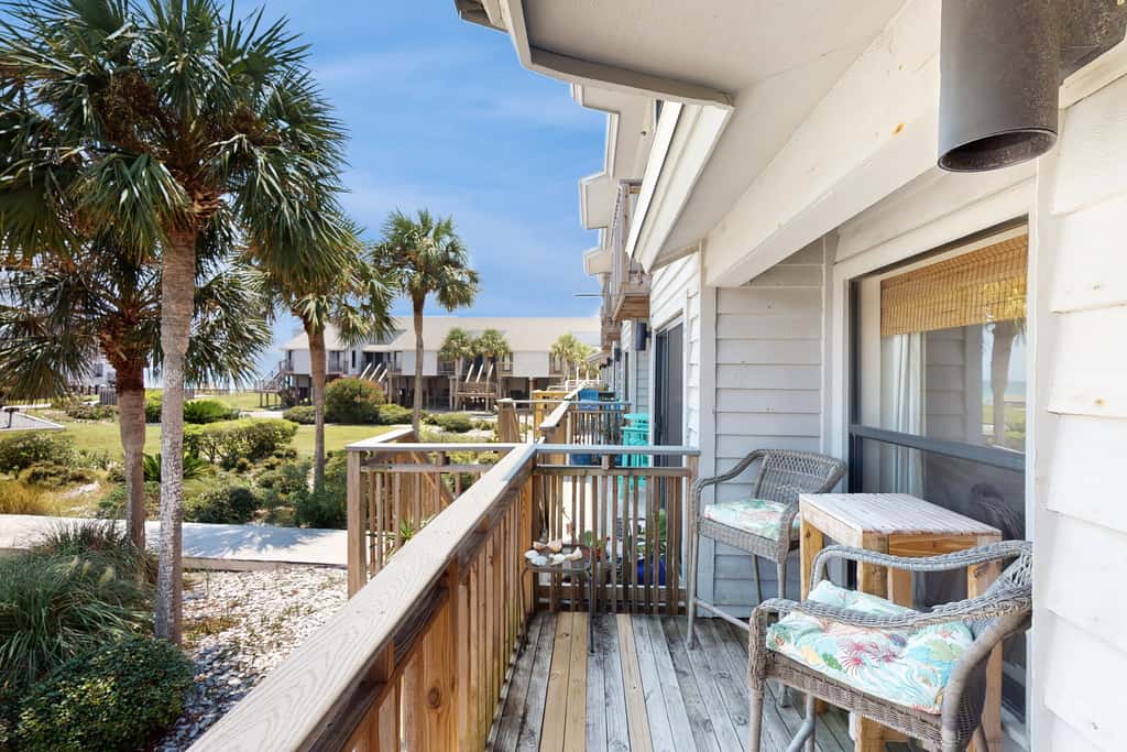 Comfortable townhome steps from beach with pool access, balcony, & WD