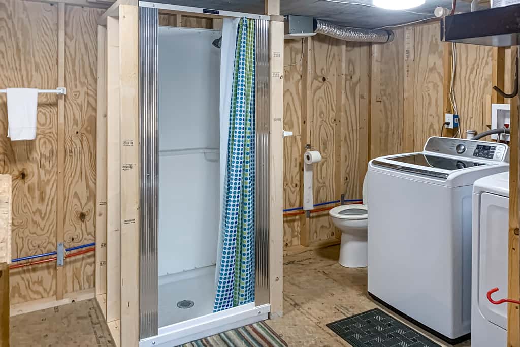 Comfortable townhome steps from beach with pool access, balcony, & WD