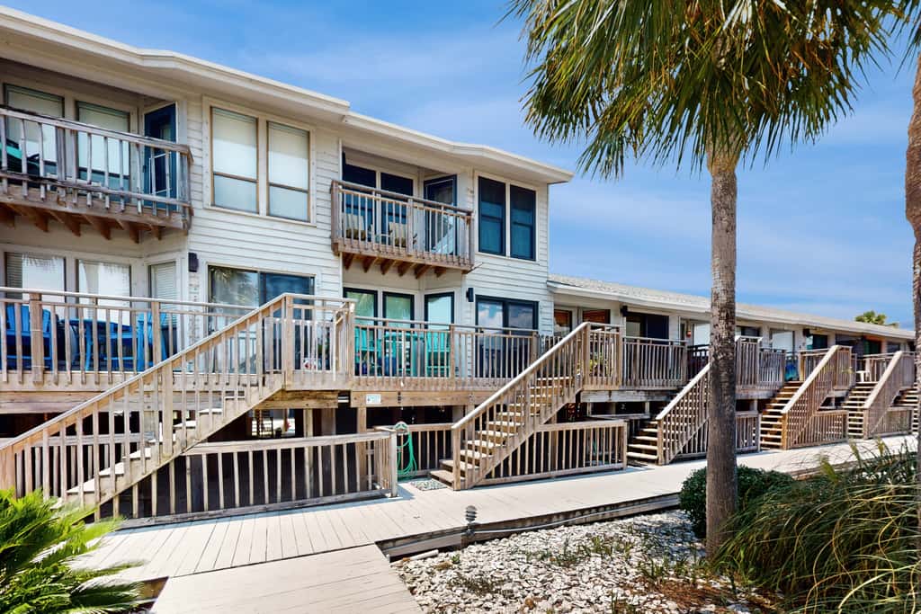 Comfortable townhome steps from beach with pool access, balcony, & WD