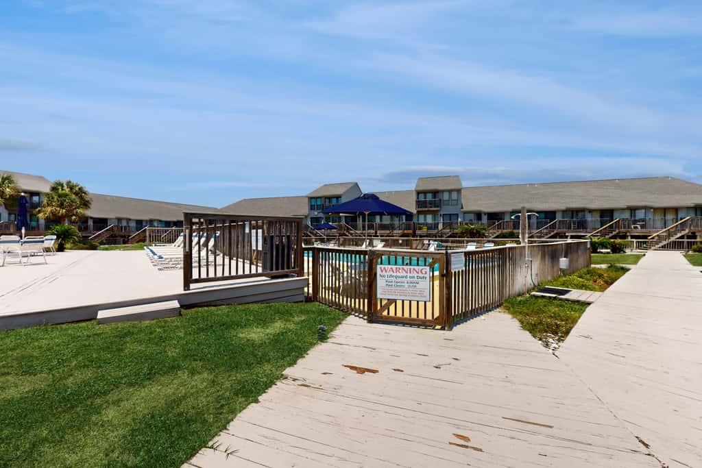 Comfortable townhome steps from beach with pool access, balcony, & WD