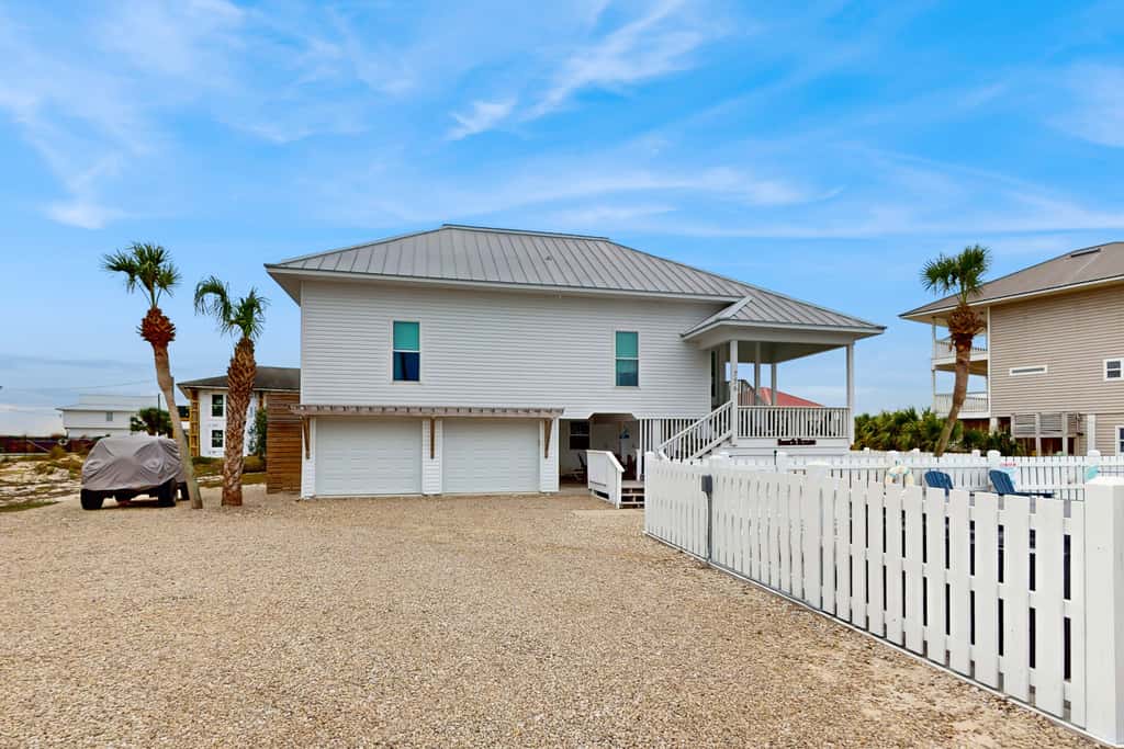 Spacious home with private pool & full kitchen, close to beach