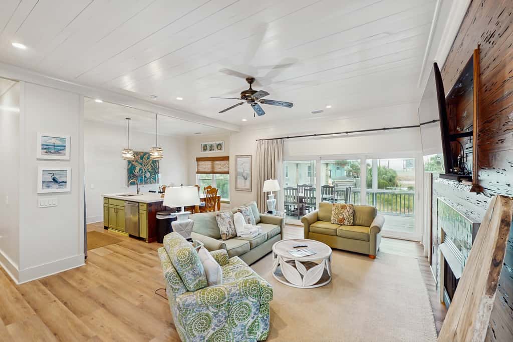 Spacious home with private pool & full kitchen, close to beach