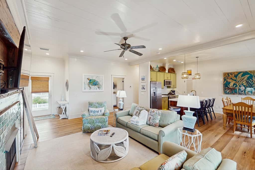 Spacious home with private pool & full kitchen, close to beach