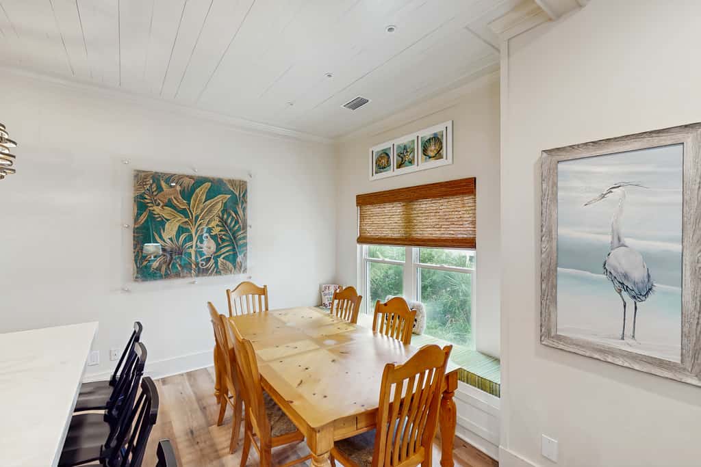 Spacious home with private pool & full kitchen, close to beach