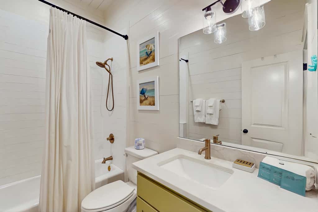 Spacious home with private pool & full kitchen, close to beach
