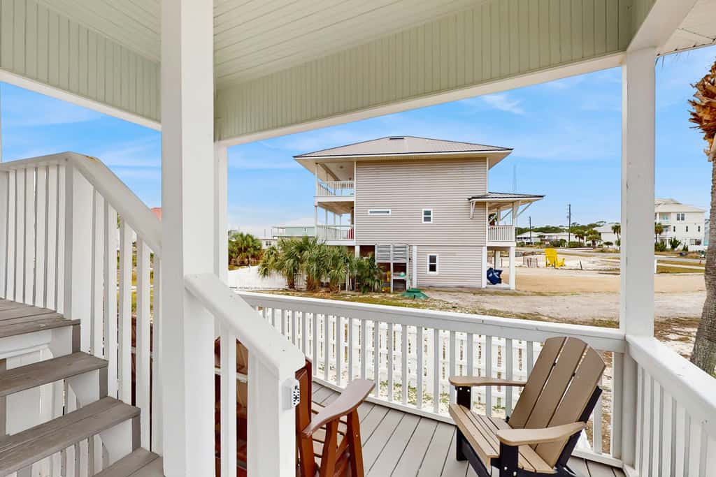 Spacious home with private pool & full kitchen, close to beach