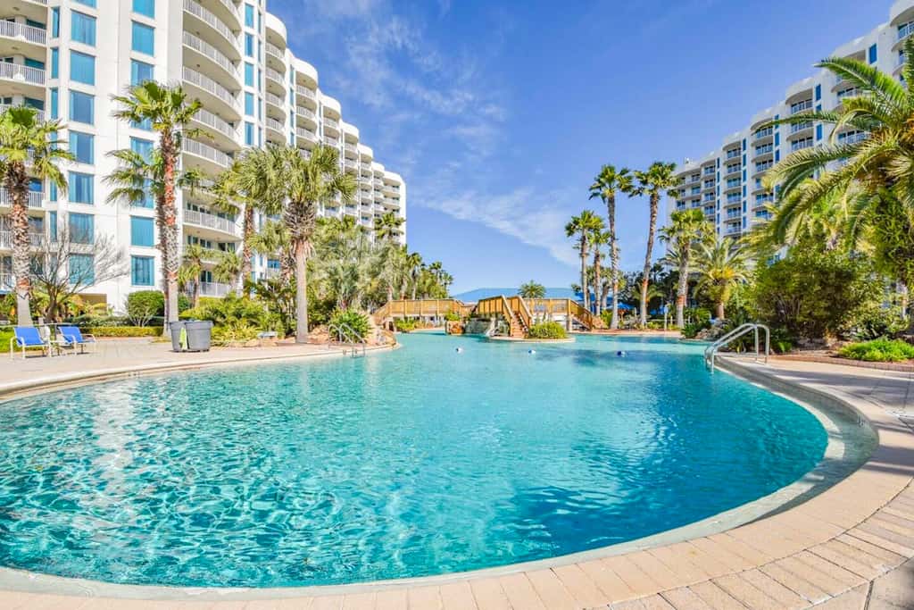 Coastal condo, shared pools, Onsite eateries, Spa, Wifi
