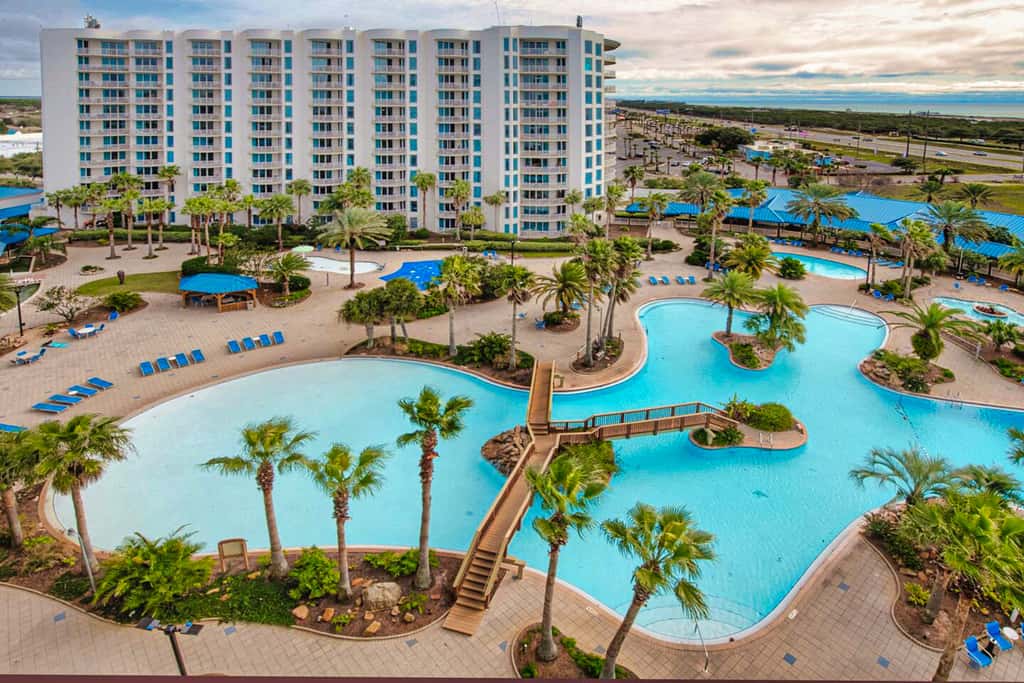 Coastal condo, shared pools, Onsite eateries, Spa, Wifi