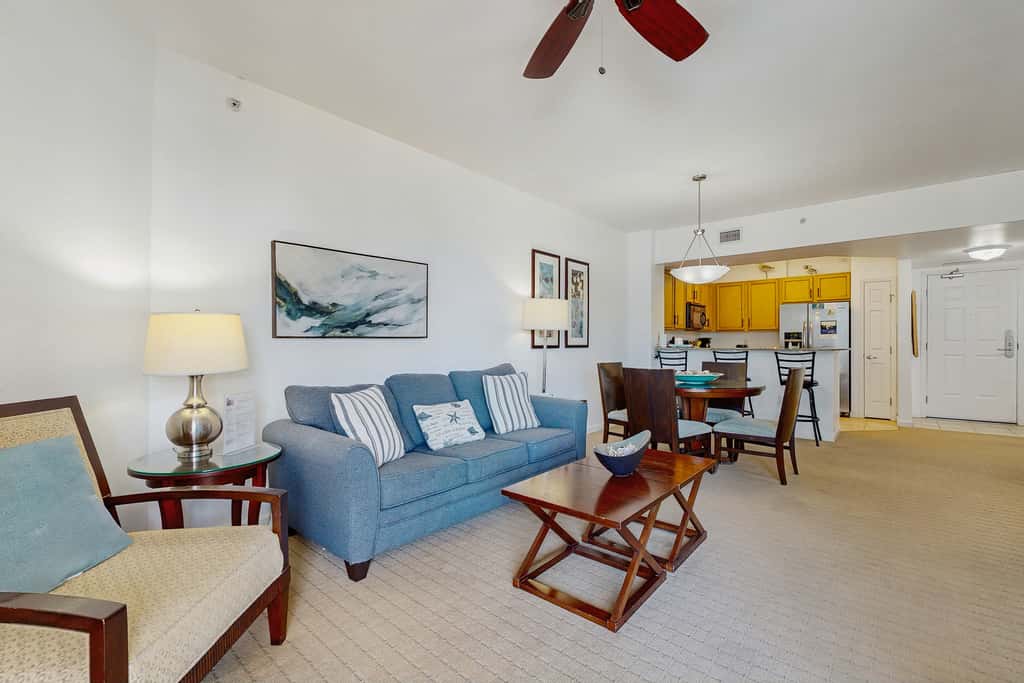Coastal condo, shared pools, Onsite eateries, Spa, Wifi