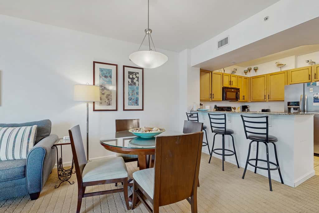 Coastal condo, shared pools, Onsite eateries, Spa, Wifi