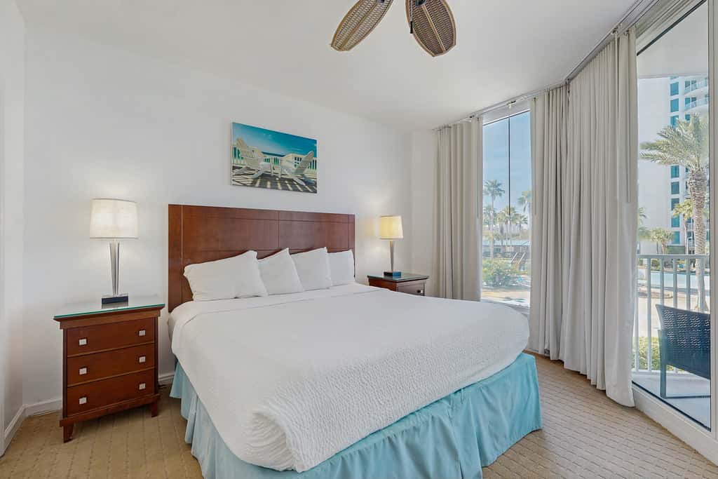 Coastal condo, shared pools, Onsite eateries, Spa, Wifi
