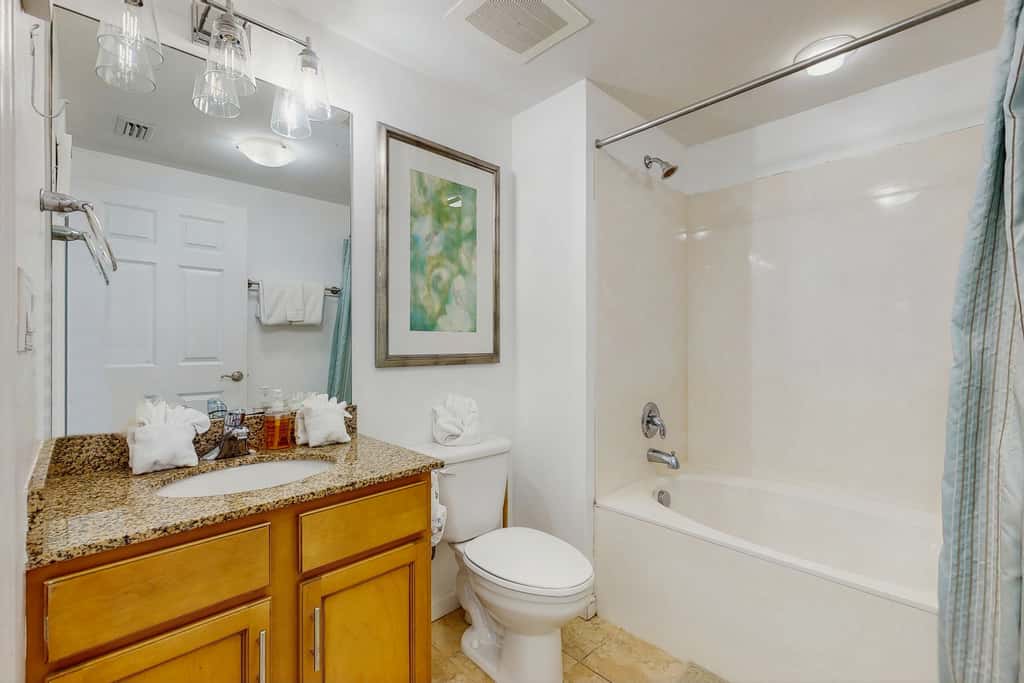 Coastal condo, shared pools, Onsite eateries, Spa, Wifi