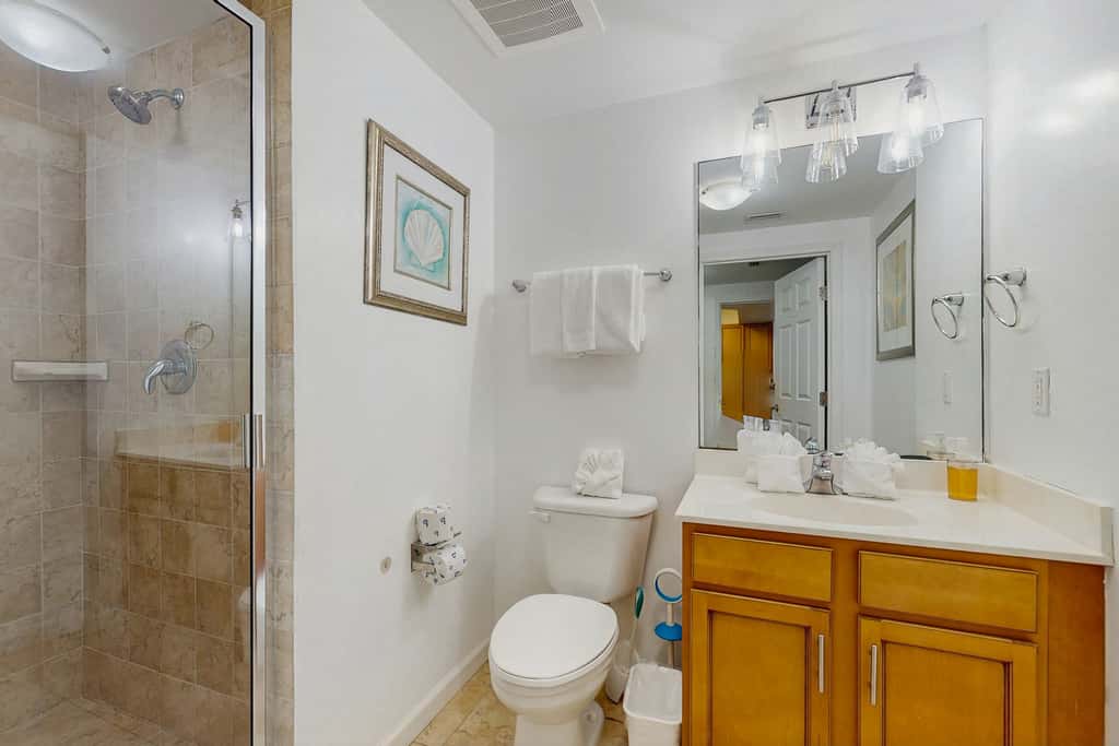 Coastal condo, shared pools, Onsite eateries, Spa, Wifi