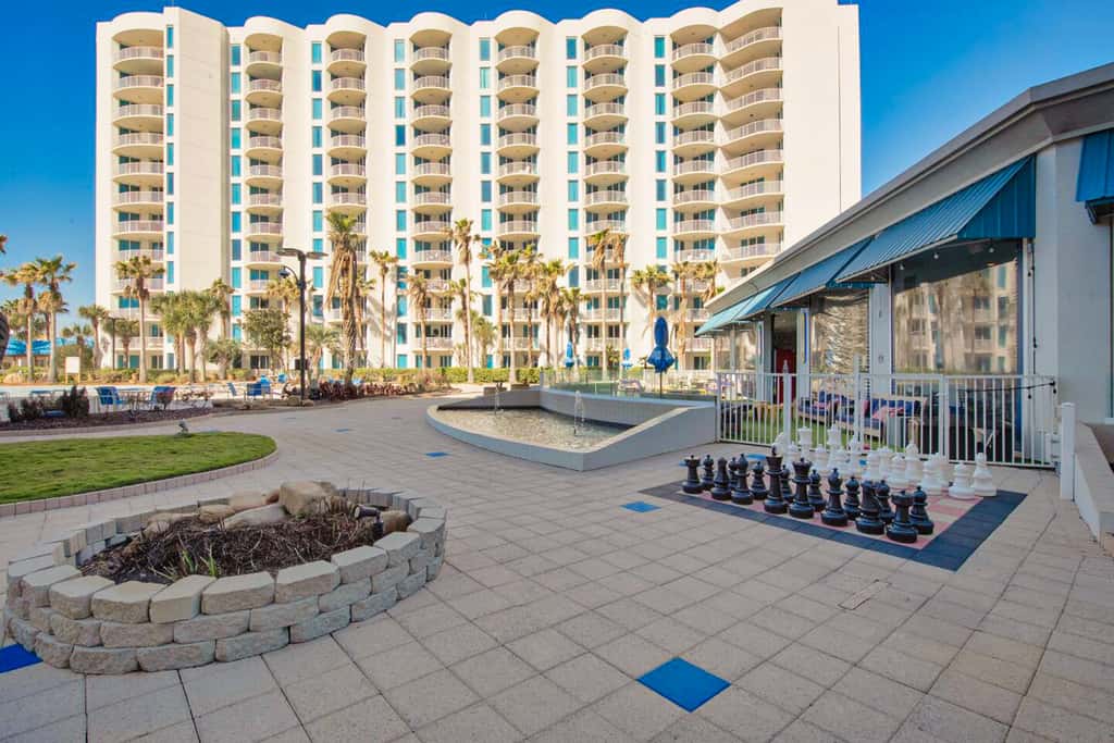 Coastal condo, shared pools, Onsite eateries, Spa, Wifi