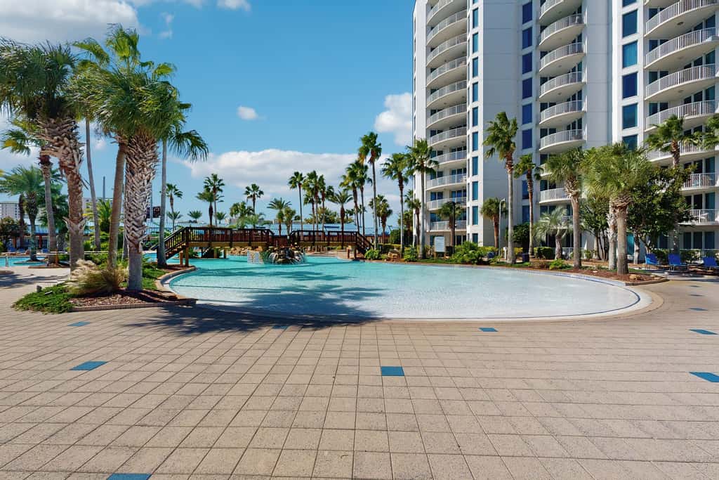 Coastal condo, shared pools, Onsite eateries, Spa, Wifi
