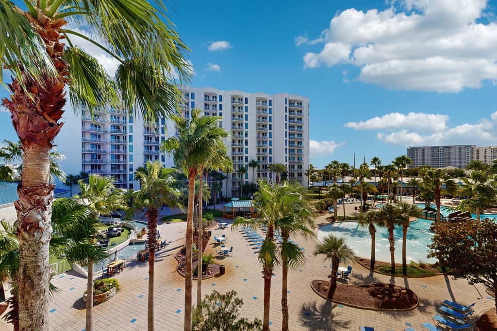 Coastal condo, shared pools, Onsite eateries, Spa, Wifi