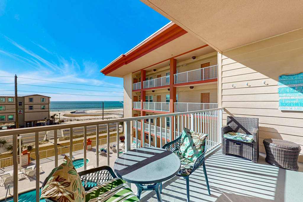 Mexico Beach condo w/ full beach view, central AC, and shared pool & hot tub