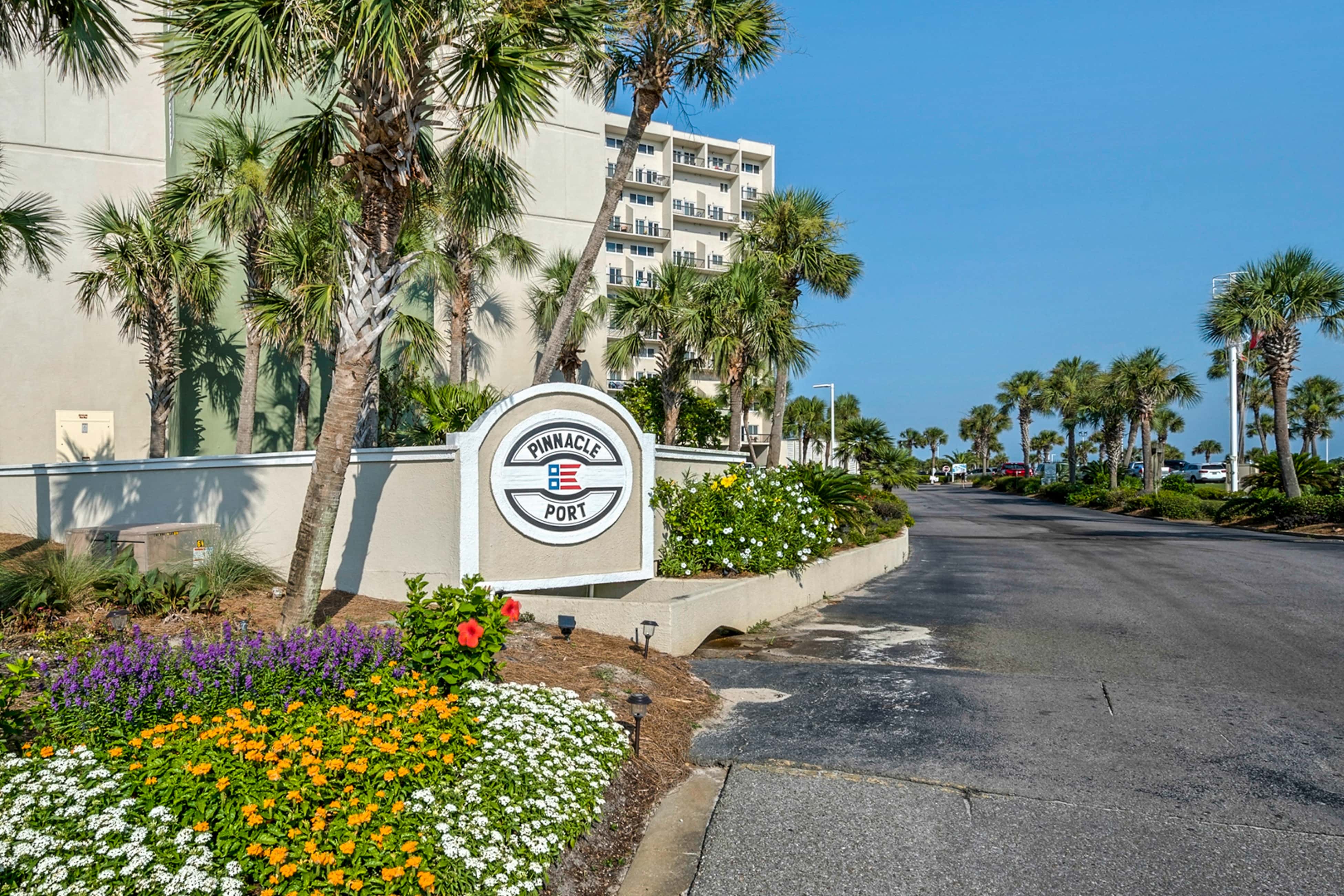 Gorgeous beachfront condo, shared pool and beach access