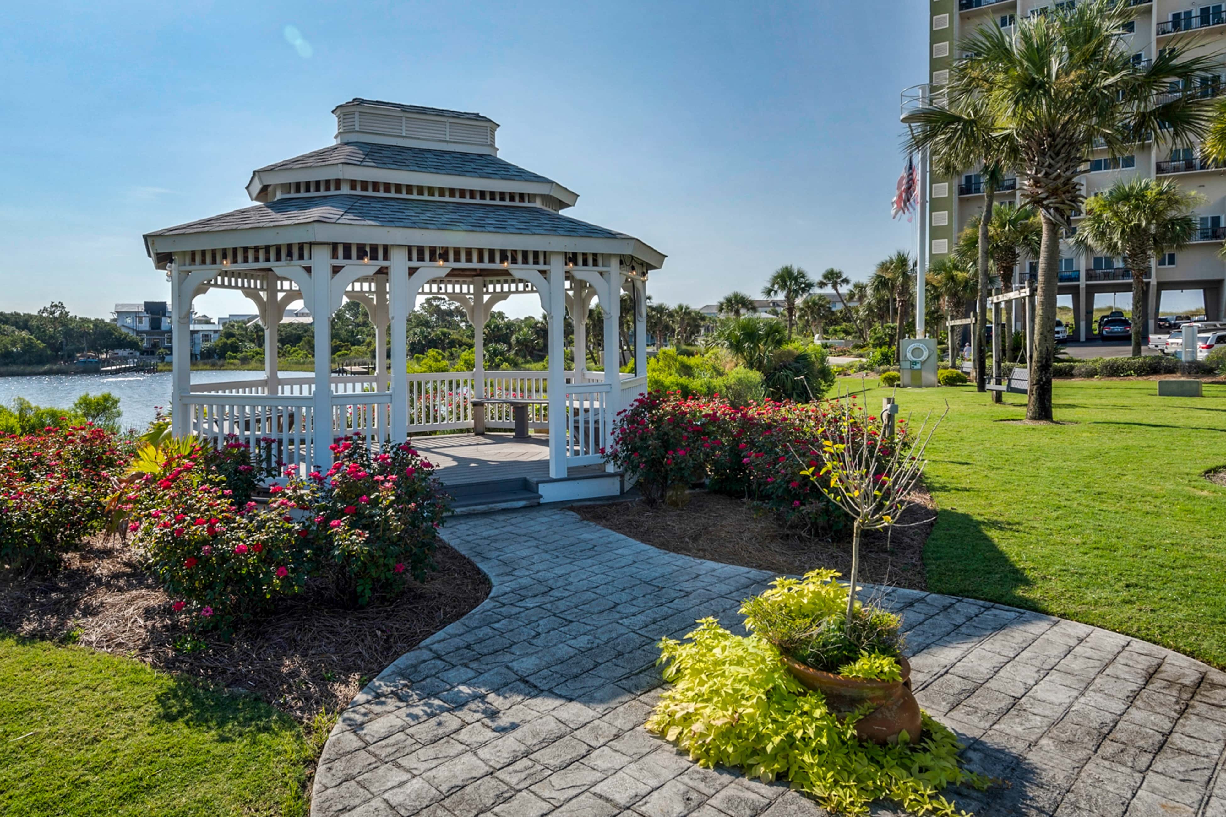 Gorgeous beachfront condo, shared pool and beach access